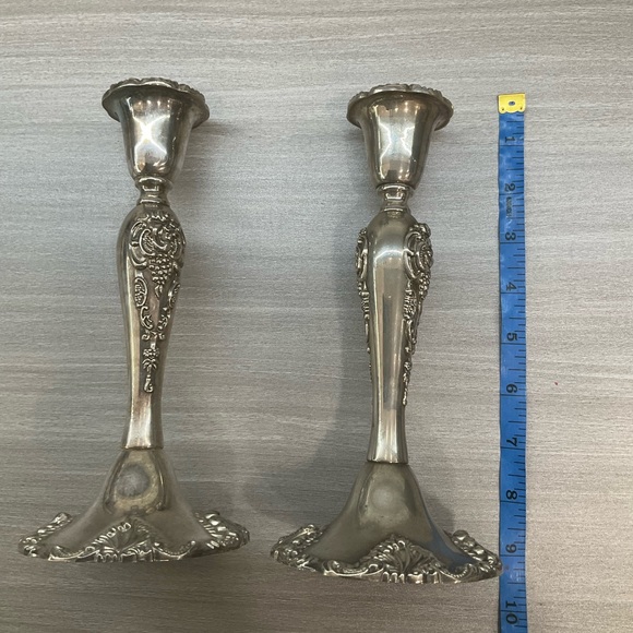 VINTAGE GODINGER BAROQUE SILVER PLATE EMBOSSED GRAPES 8.5” CANDLESTICKS - Picture 8 of 10